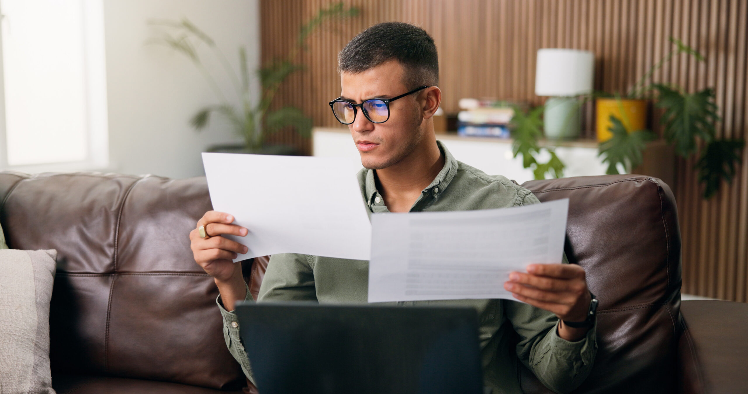 Wettbewerbsverbot im Arbeitsvertrag: Was während und nach dem Arbeitsverhältnis gilt und welche Folgen ein Verstoß hat.