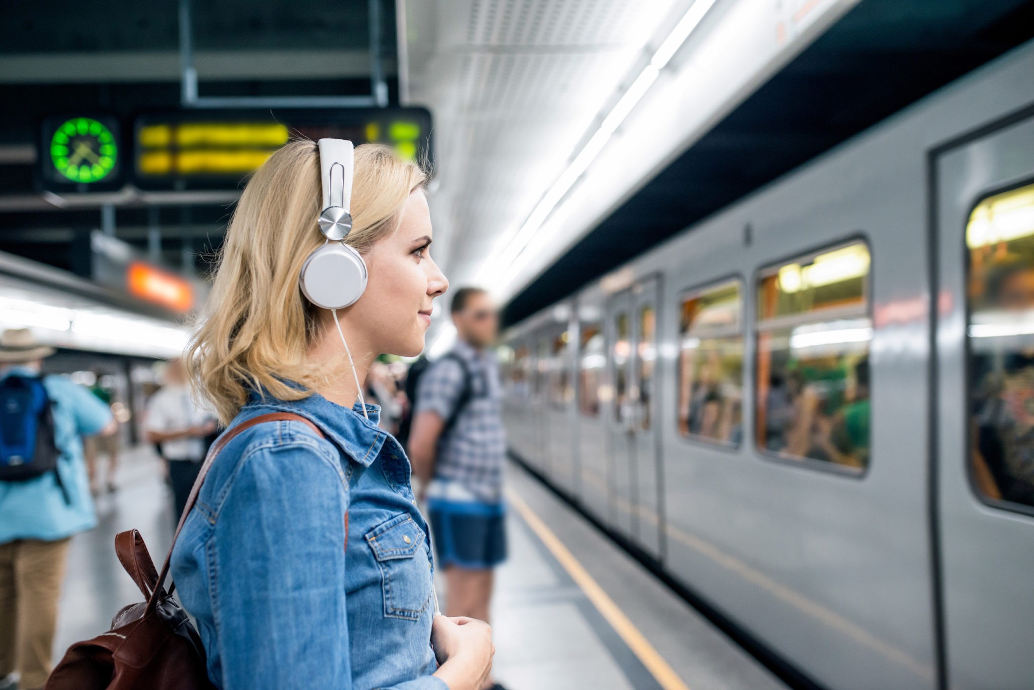 Den ermäßigten Steuersatz für Reisen bei der Bahn nutzt eine Pendlerin