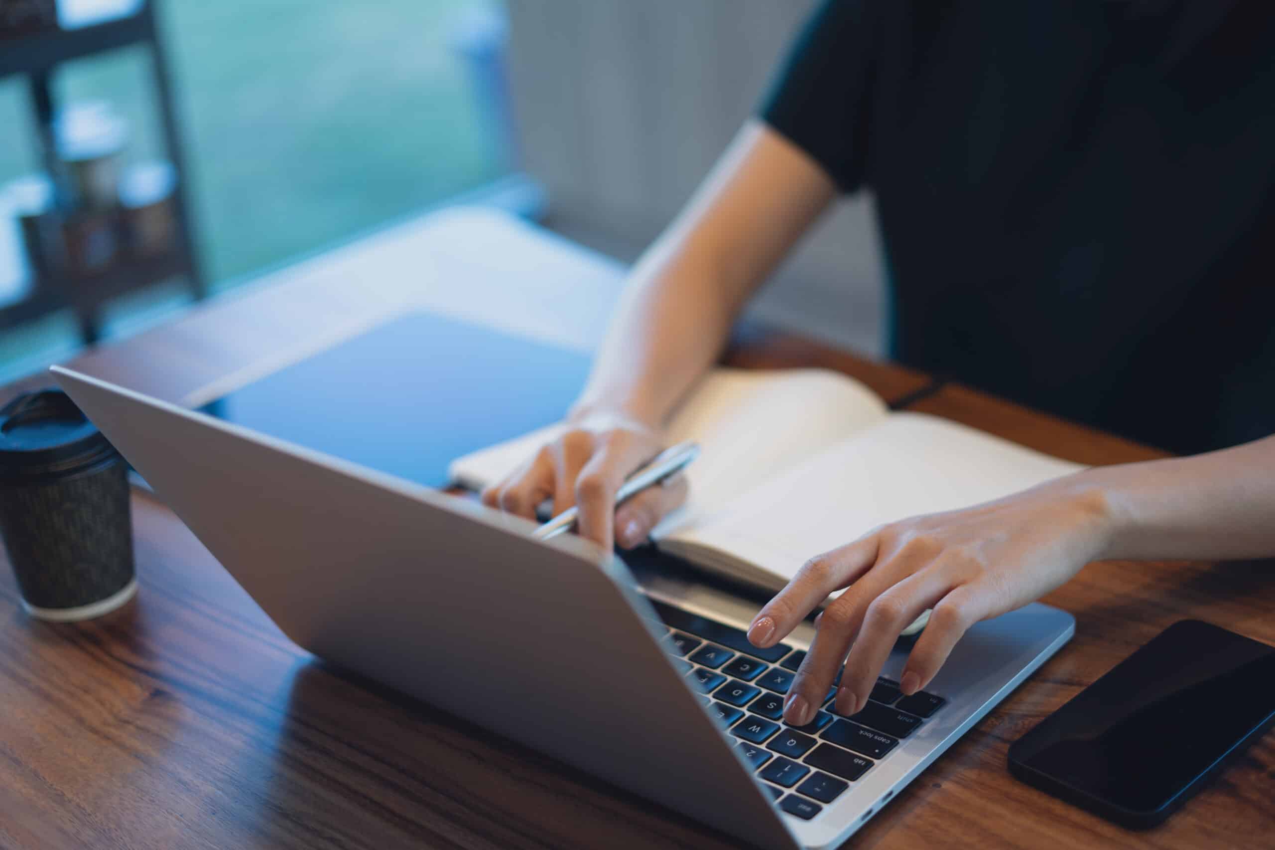 Bevor Arbeitnehmer Urlaub nehmen können, müssen sie einen Urlaubsantrag stellen. Doch was gilt es dabei zu beachten? Ein Überblick.