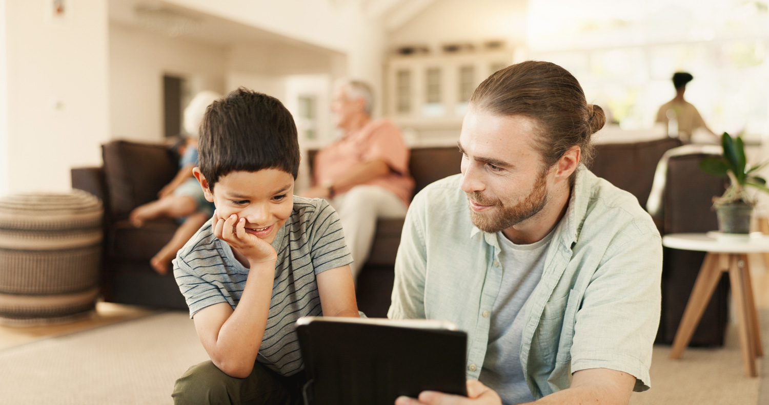 Einen Anspruch auf “Vaterschaftsurlaub” gibt es in Deutschland noch nicht.